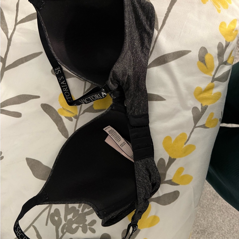 5 Victoria’s Secret Bras - Assorted Styles - Picture 3 of 11